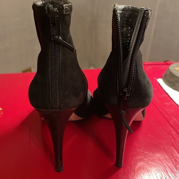 STUART WEITZMAN Suede Heels - Picture 9 of 12